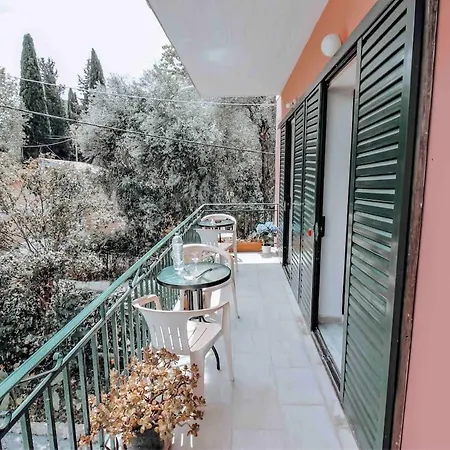 Apartamento Michele's Mesongí